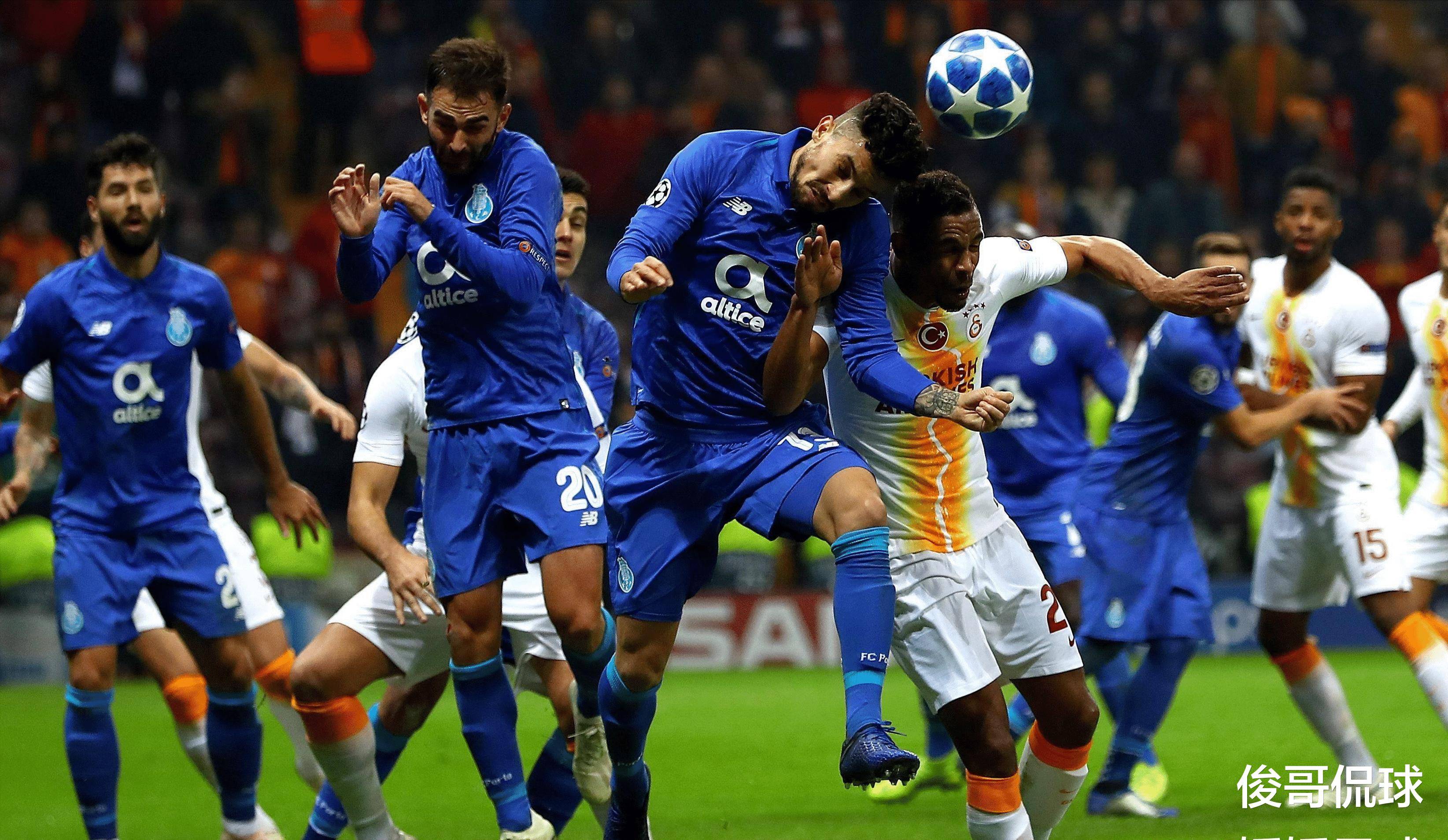 包含足球联赛最新赛况引发球迷热议，激发关注的词条