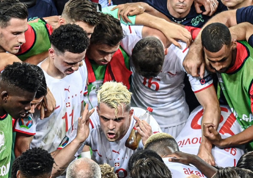 包含荷兰爆冷瑞士，穆勒统治全场的词条