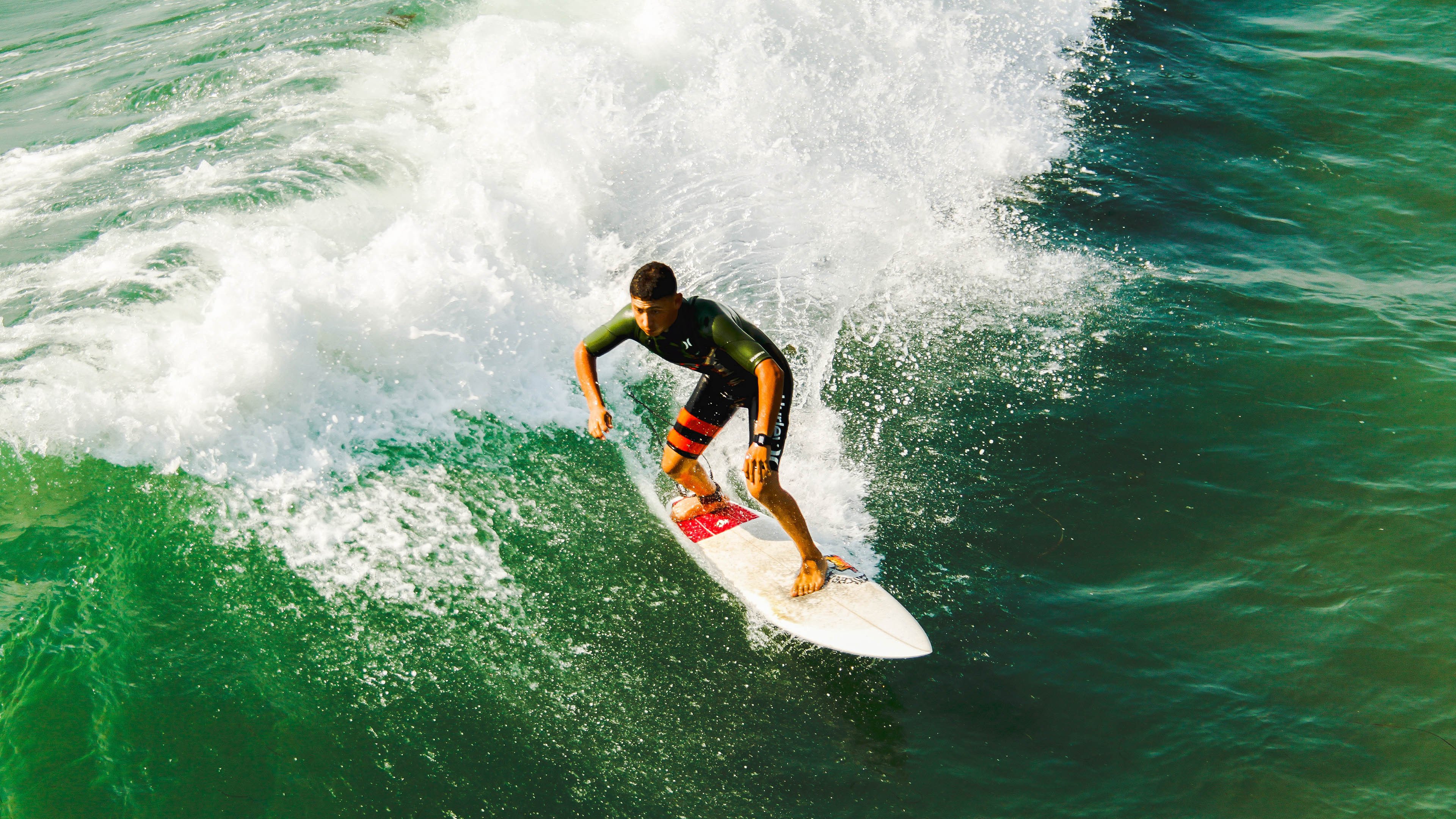 太阳巅峰对决，德甲争冠战启示录与湖人出局之思