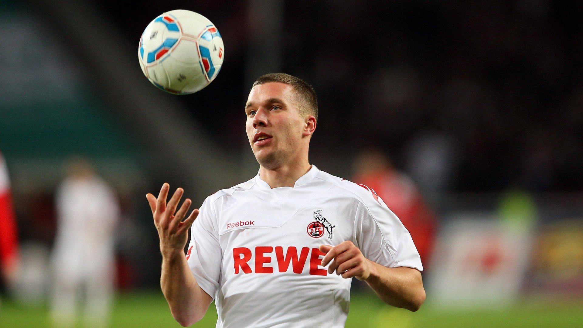 赛道上的冰与火之歌，索伯鏖战马丁，维斯塔潘一骑绝尘